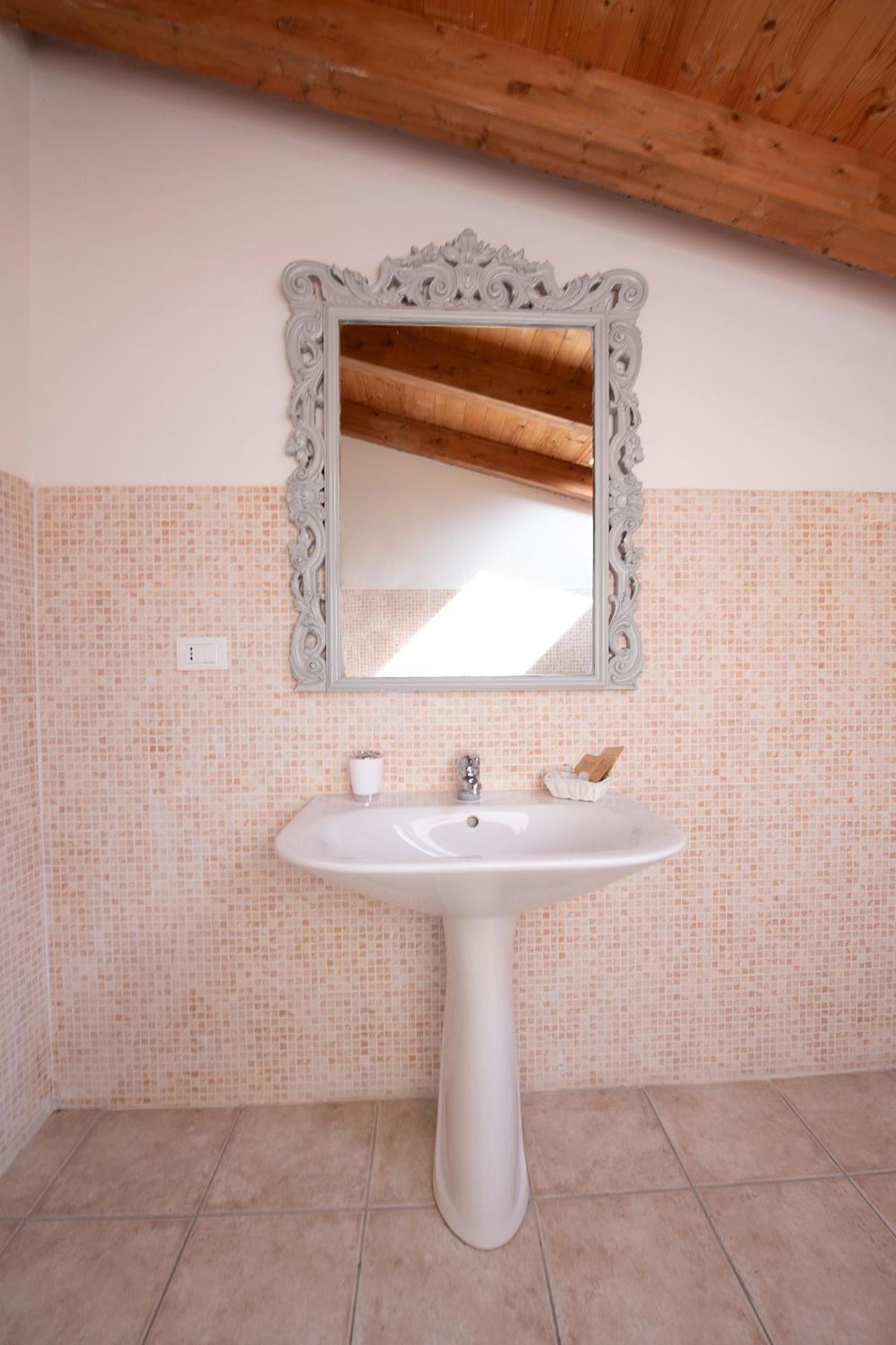 211 - Appartamento Acacia, Terrazza Giardino E Piscina Carro エクステリア 写真