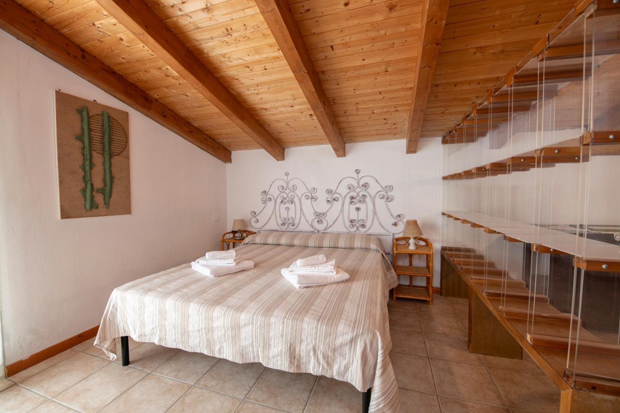 211 - Appartamento Acacia, Terrazza Giardino E Piscina Carro エクステリア 写真