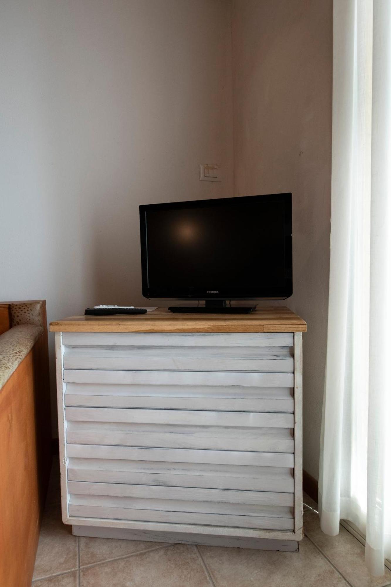 211 - Appartamento Acacia, Terrazza Giardino E Piscina Carro エクステリア 写真